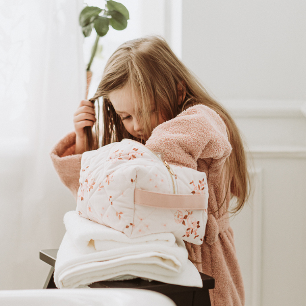 Washbag-pink-flowers